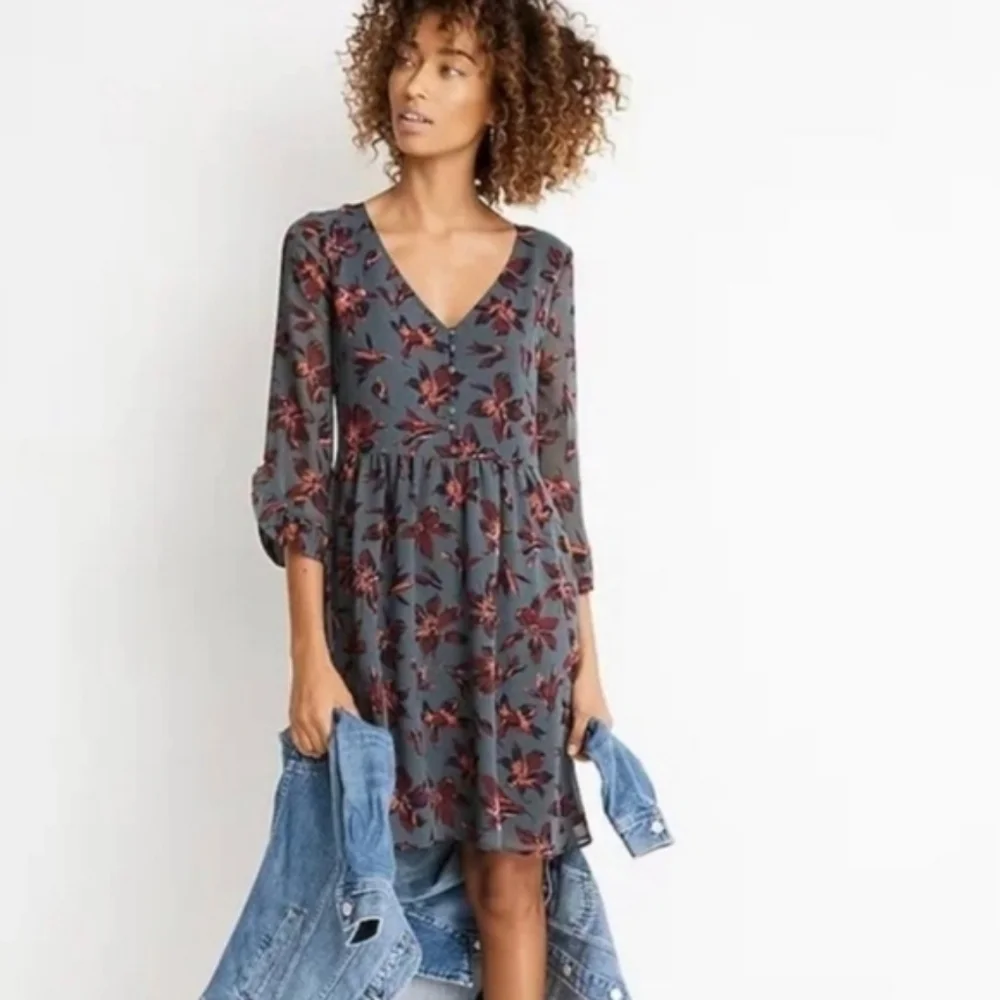 Madewell Moonblossom Ruffle-Sleeve Dress in the Winter Orchid floral pattern. - Picture 1 of 8